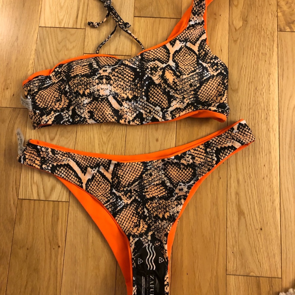 Snakeskin bikini - Picture 4 of 6